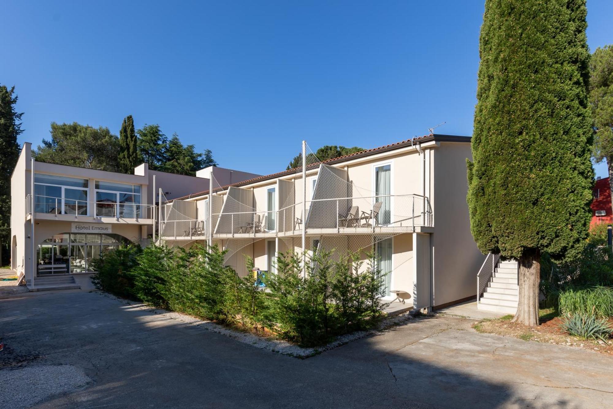 Hotel Emaus Novigrad Istria المظهر الخارجي الصورة
