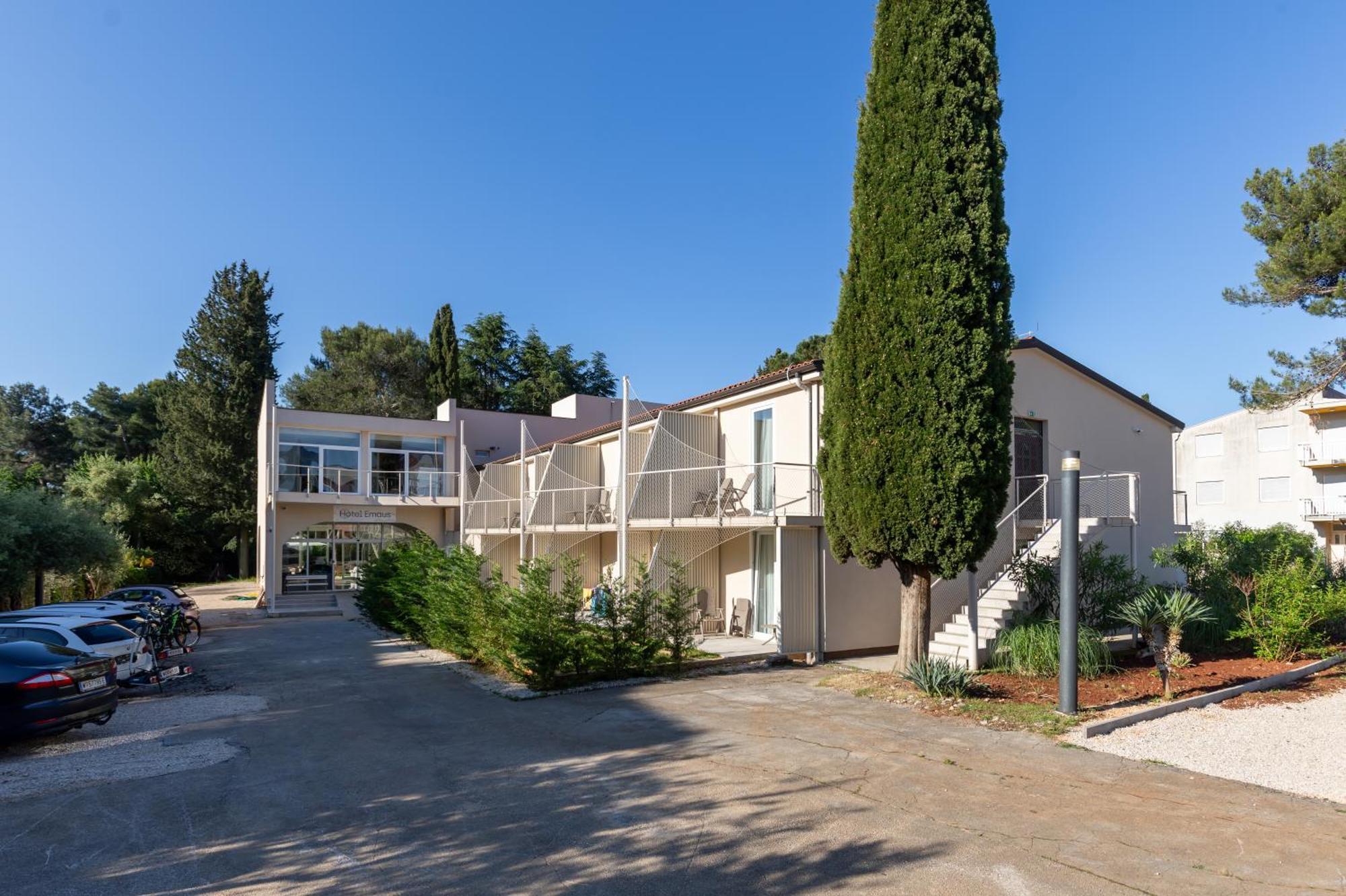 Hotel Emaus Novigrad Istria المظهر الخارجي الصورة