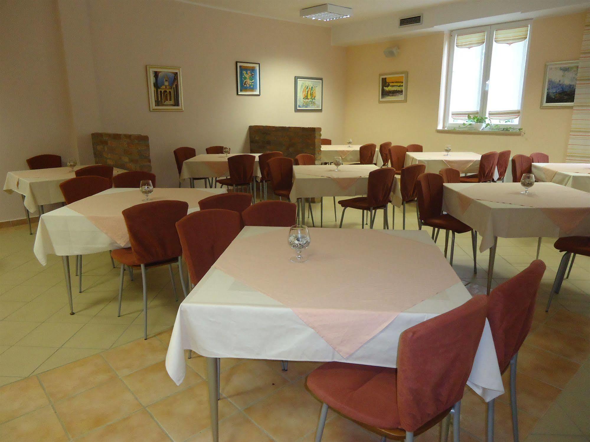 Hotel Emaus Novigrad Istria المظهر الخارجي الصورة